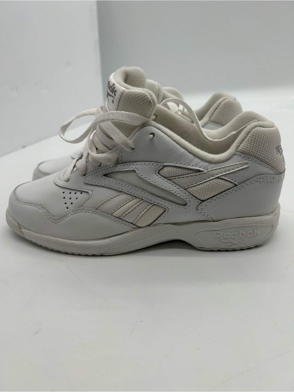 Reebok Vintage Women’s Dmv Comfort Walk Shoes size 6